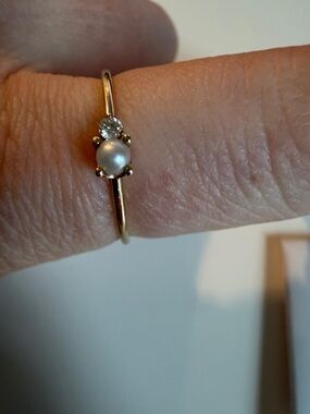 Mejuri “Beverly” Pearl & Diamond Accent Yellow Gold Ring - White Pearl